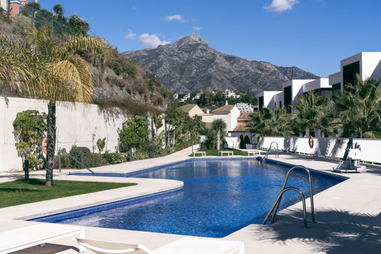 Fantástico apartamento con jardín en Nueva Andalucía, Marbella