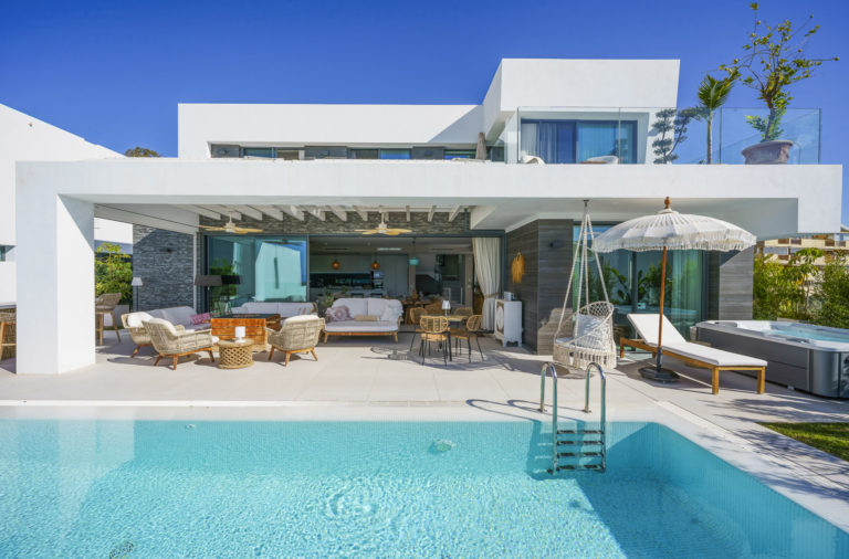 Five-bedroom modern villa with panoramic sea views in Marbella East