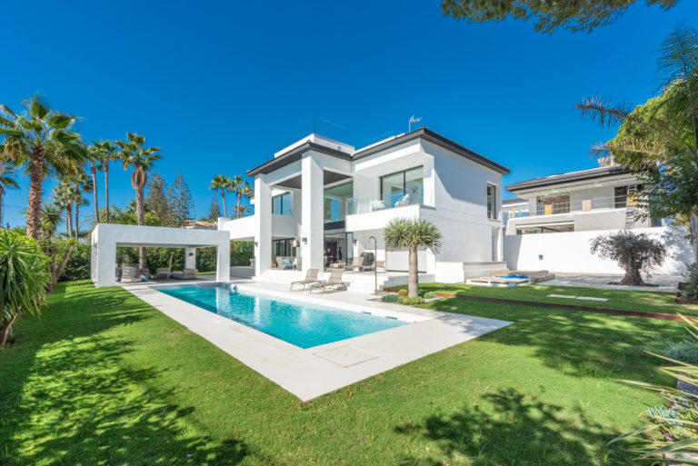 Brand new beachside luxury villa near San Pedro de Alcantara
