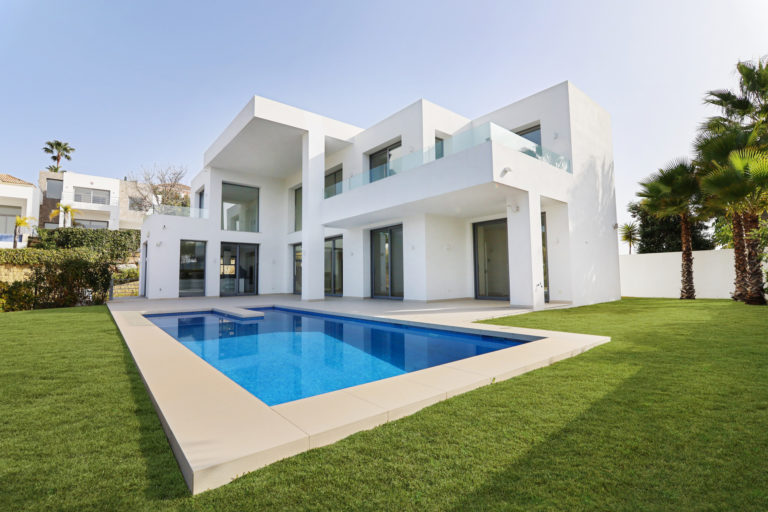 Chalet en venta en Puerto del Capitan, Benahavis