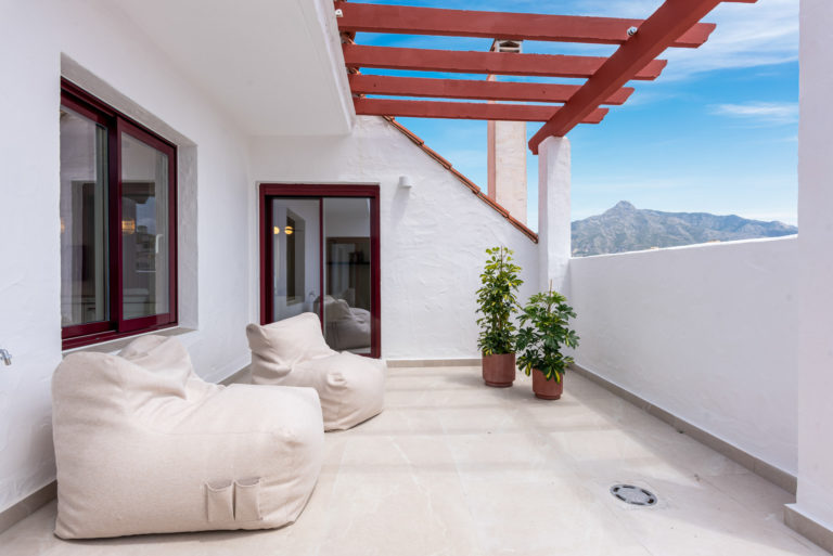 Duplex Penthouse in the central part of Nueva Andalucia, Marbella.