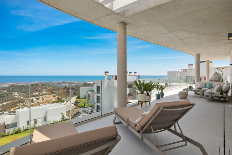Luxurious La Quinta Penthouse with Breathtaking Mediterranean Views