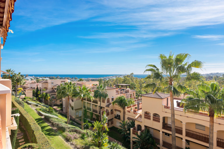 Apartment for sale in Atalaya Golf, Estepona