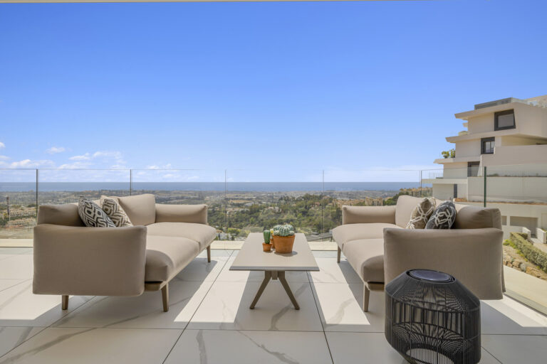 Luxury Golf Apartment with Panoramic Sea Views in La Heredia