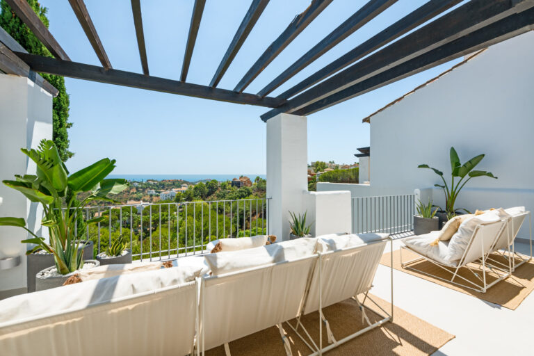 Penthouse for sale in Altos de La Quinta, Benahavis