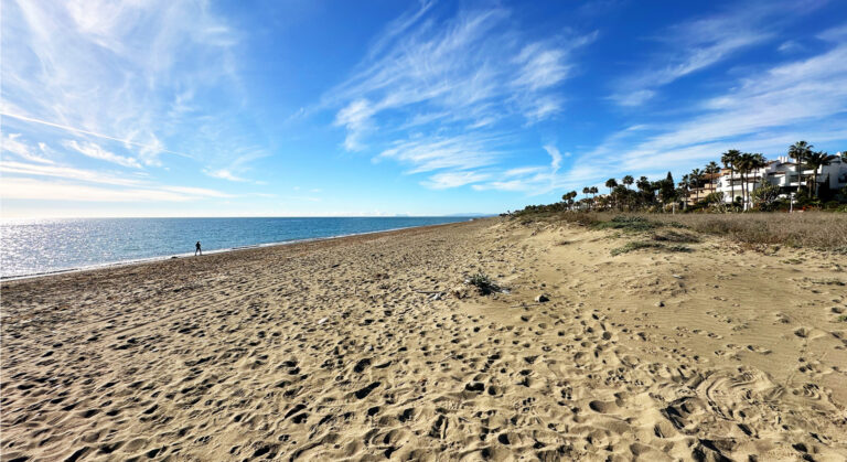 Piso con estilo en Costalita, la Nueva Milla de Oro de Estepona