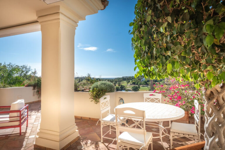 Penthouse for sale in Nueva Andalucia, Marbella