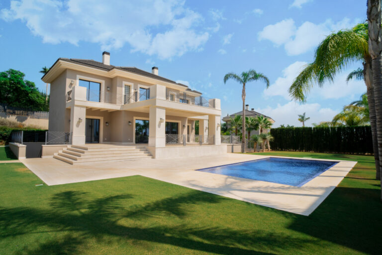 Luxurious 6-Bedroom Villa with Panoramic Views in Flamingos Golf, Benahavís