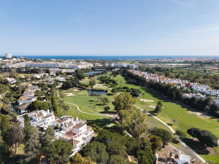 Ático en venta en Los Naranjos, Marbella