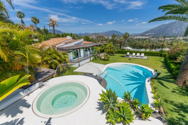 Chalet en venta en Las Brisas, Marbella