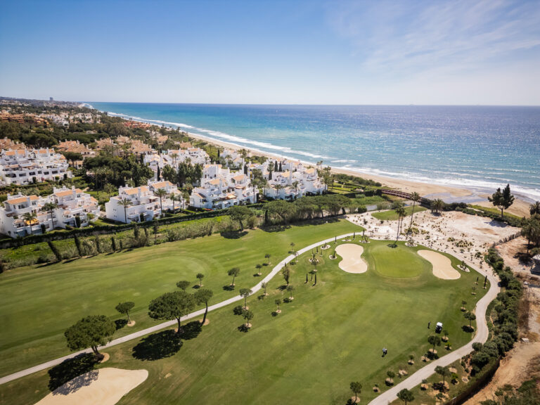 Apartamento en venta en Los Monteros Playa, Marbella