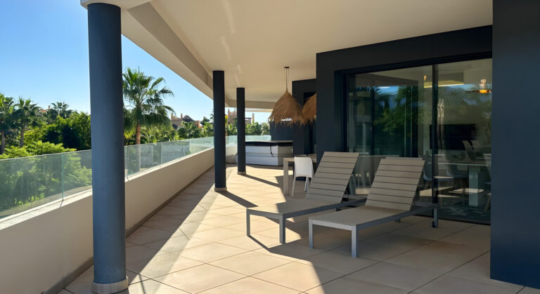 Modern 3-Bedroom Apartment Near Prestigious Golf Courses in El Campanario