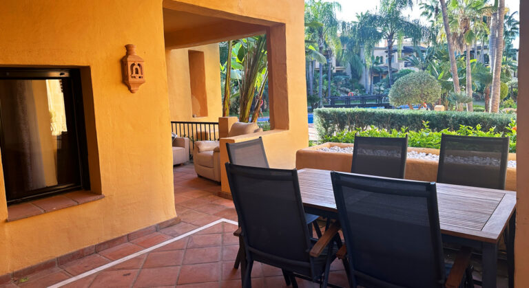 Apartamento en venta en El Campanario, Estepona