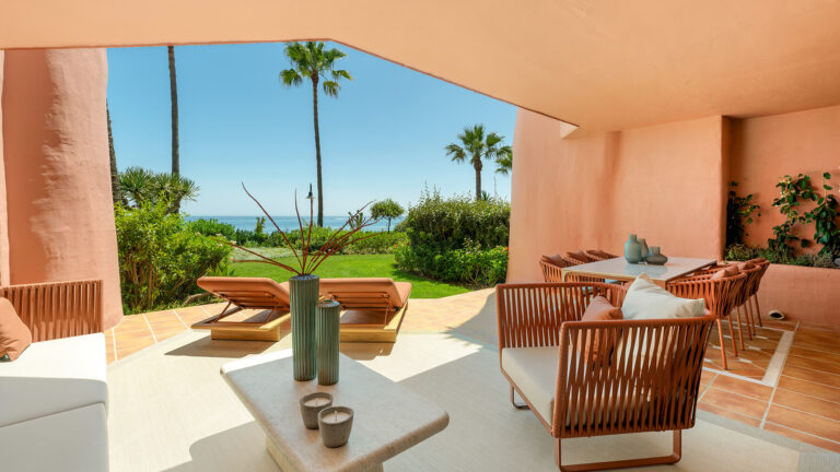 Apartment for sale in Beach Side New Golden Mile, Estepona