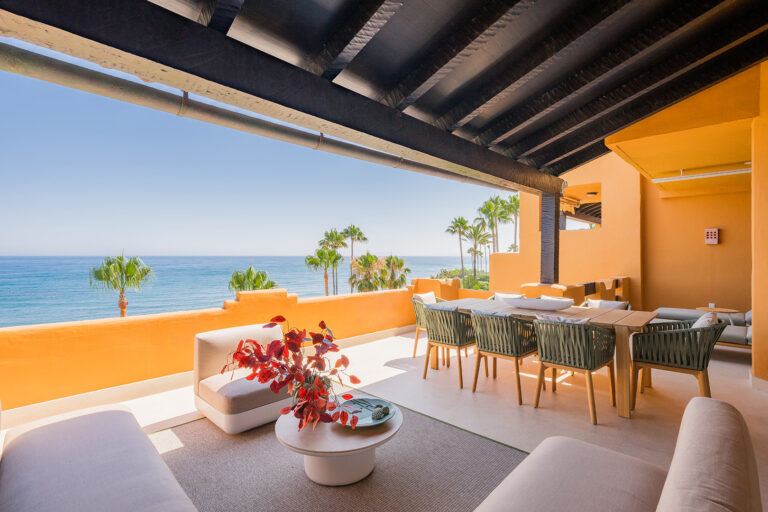 Apartment for sale in Beach Side New Golden Mile, Estepona