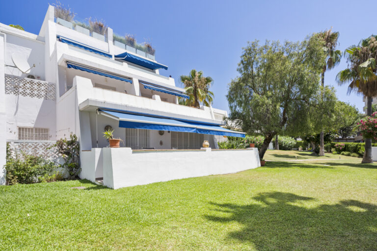 Apartamento en venta en Nueva Andalucia, Marbella