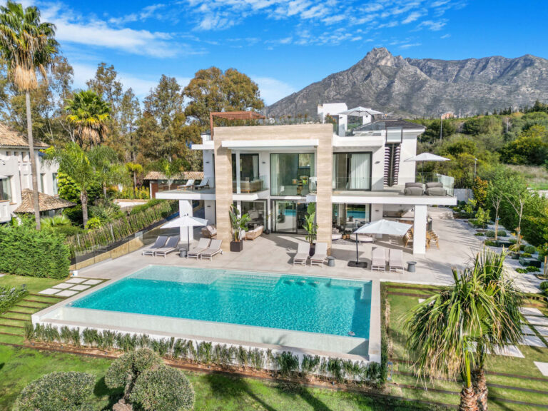 Chalet for sale in Marbella Golden Mile, Marbella