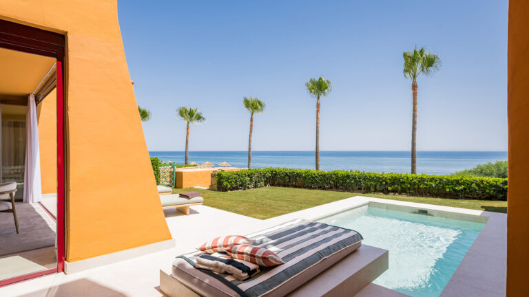 Apartamento en venta en Beach Side New Golden Mile, Estepona