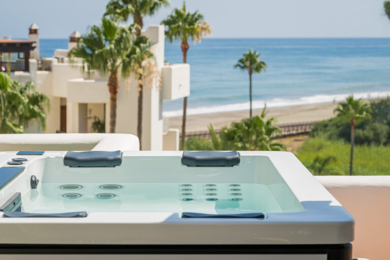 Penthouse for sale in Beach Side New Golden Mile, Estepona