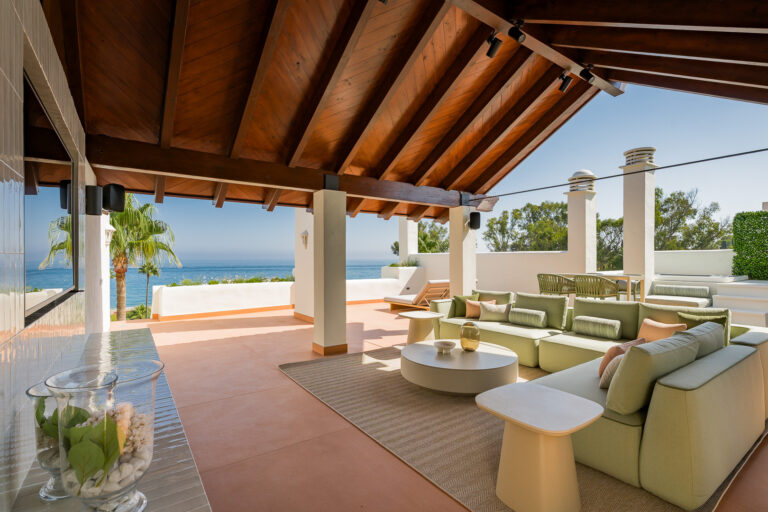 Penthouse for sale in Beach Side New Golden Mile, Estepona