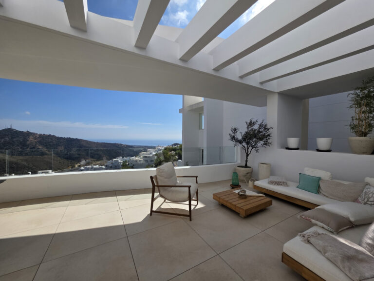 Discover Unrivalled Views 3-Bedroom Apartment in Palo Alto, Ojen