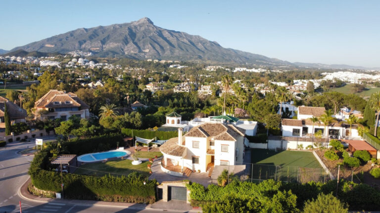 Chalet en venta en Los Naranjos Golf, Marbella