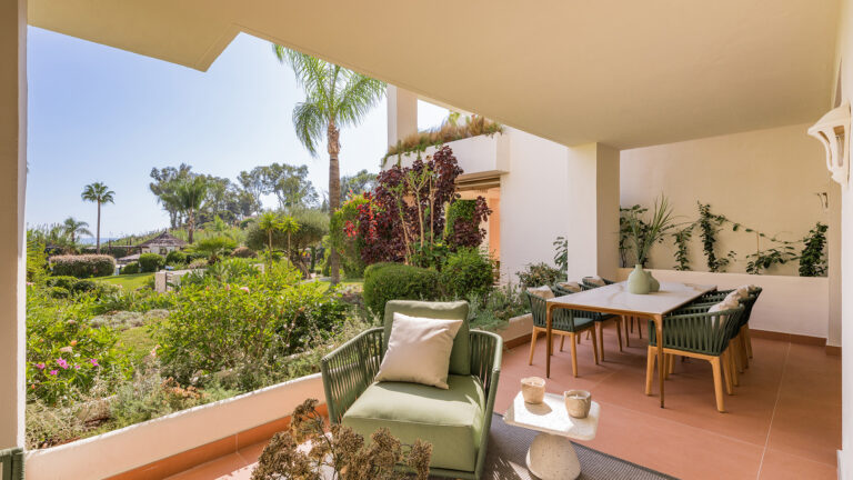 Apartamento en venta en Beach Side New Golden Mile, Estepona