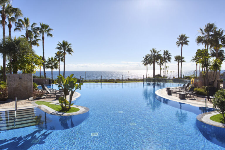 Apartamento en venta en Beach Side New Golden Mile, Estepona