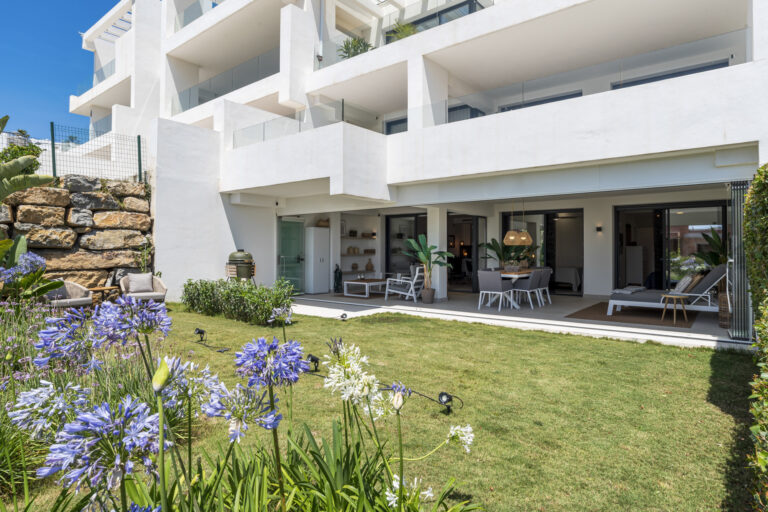 Apartamento en venta en Estepona Golf, Estepona