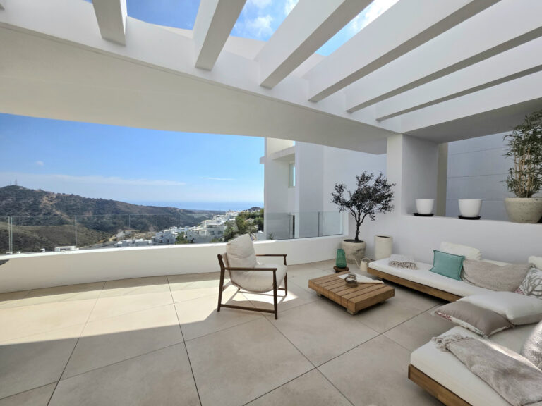 Descubra Vistas Inigualables de este Apartamento de 3 Dormitorios en Palo Alto, Ojén