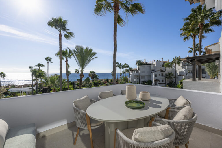 Apartamento en venta en Beach Side New Golden Mile, Estepona