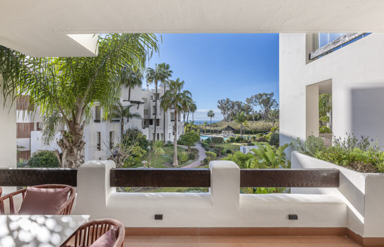 Apartamento de lujo en primera línea de playa en New Golden Mile, Estepona