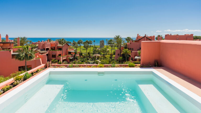 Exquisite Beachfront Penthouse with Panoramic Sea Views – New Golden Mile, Estepona