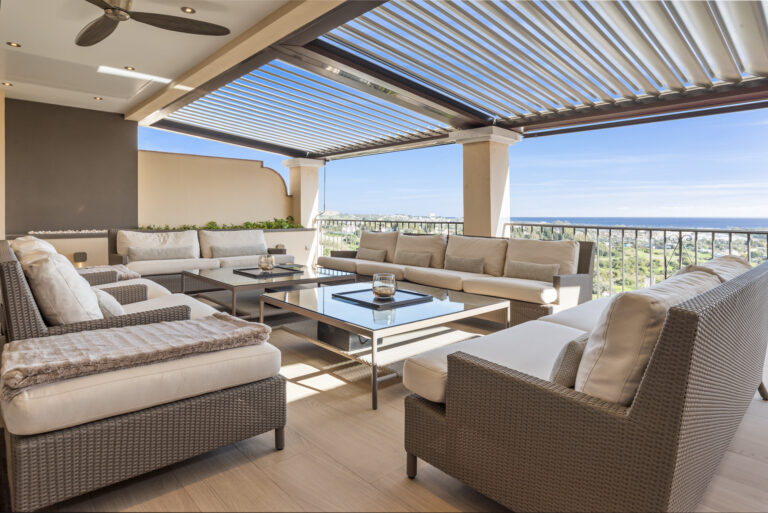 Luxurious 4-Bedroom Penthouse with Panoramic Views in Los Almendros, Benahavis