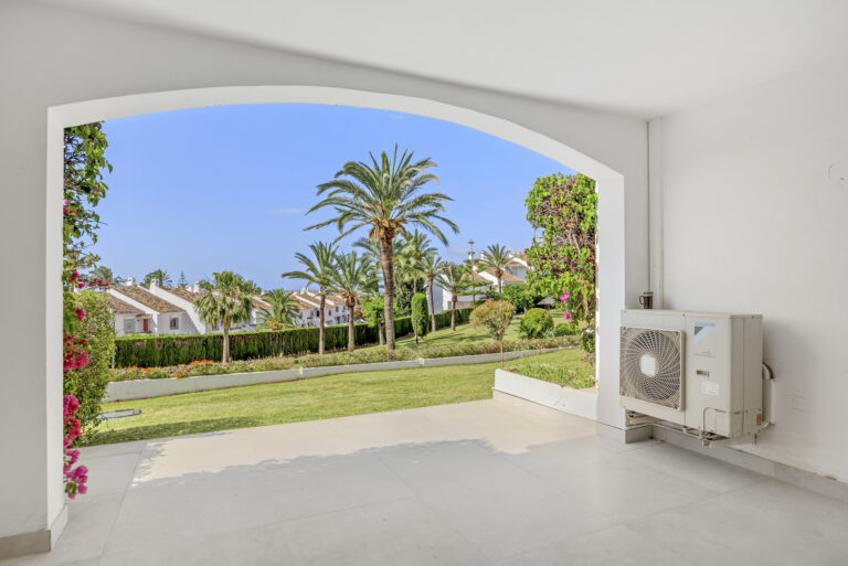 Contemporary 3-Bedroom Apartment in Nueva Andalucia with Communal Pool and Private Terrace