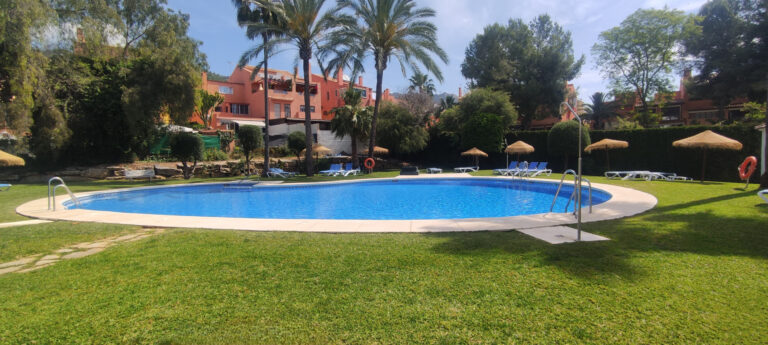 Mediterranean-style apartment with large terrace and views in Marbella
