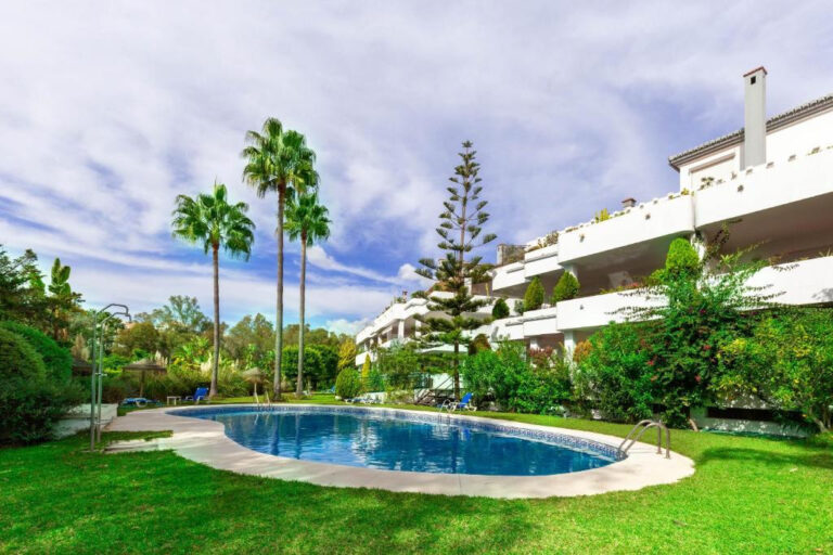 Renovated 3-bedroom ground-floor apartment in Marbella Golden Mile, beachside and close to amenities, with private terrace, garage, communal pool and garden.