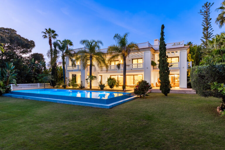 Seven-bedroom luxury chalet with private pool and south-facing terraces in Casasola, Estepona East.