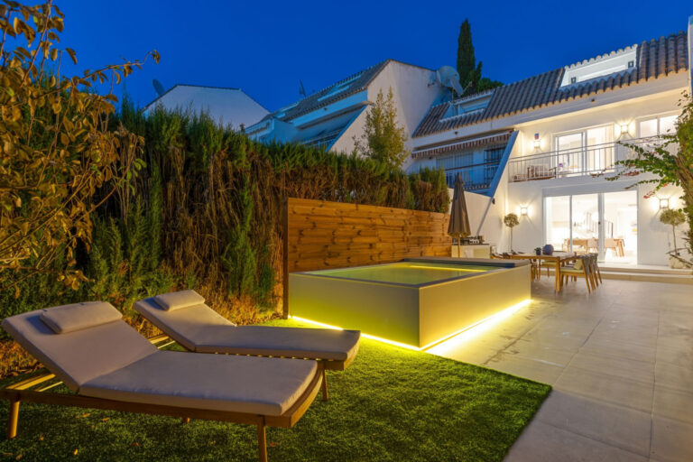 Renovated townhouse with private garden and pool on Marbella Golden Mile.