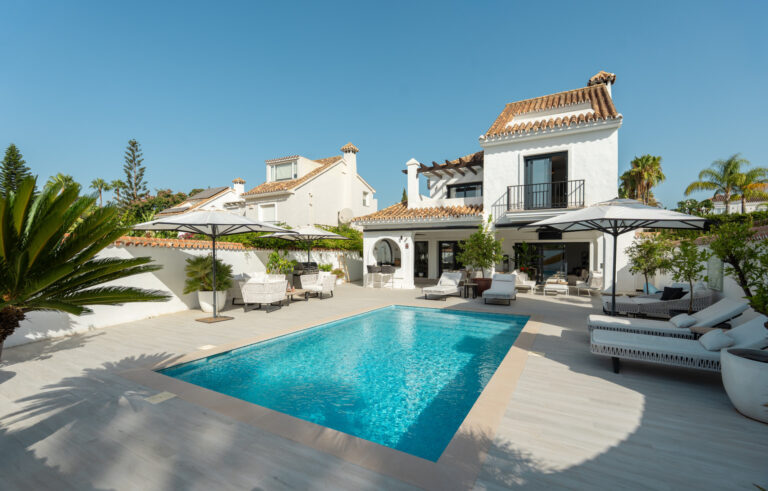 Recently refurbished family villa with views in Aloha, Nueva Andalucía.